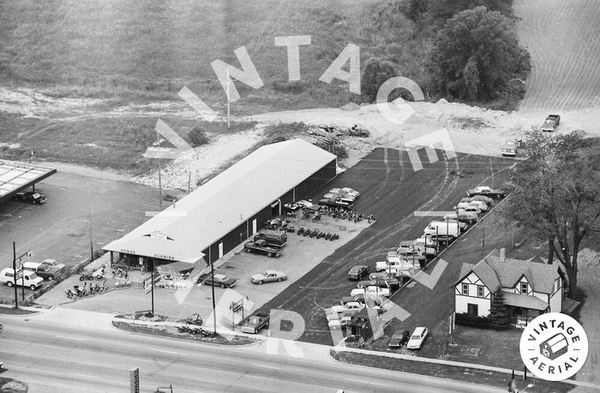 A&W Restaurant - Lapeer - 624 S Main St (newer photo)